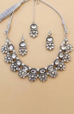Silver bridal maang tikka & necklace set 4