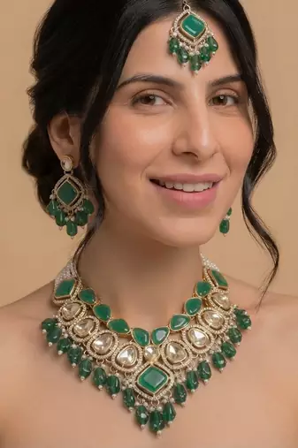 Emerald gold bridal matha patti se