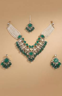Emerald gold bridal matha patti se 4
