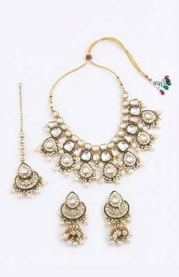 Hiva maang tikka & pearl bridal set 3