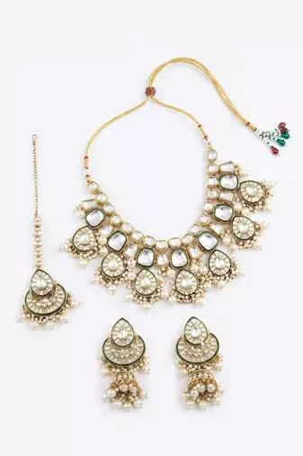 Hiva maang tikka & pearl bridal set