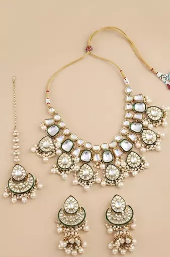 Hiva maang tikka & pearl bridal set