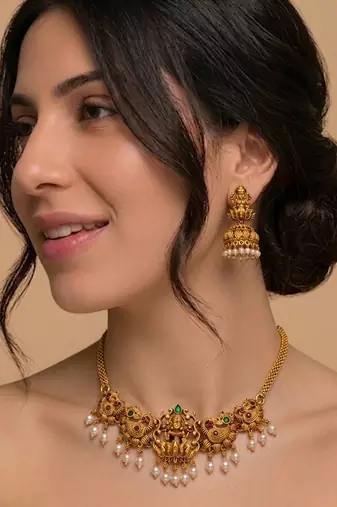 Traditional pearl & stone bridal set