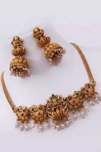 Traditional pearl & stone bridal set