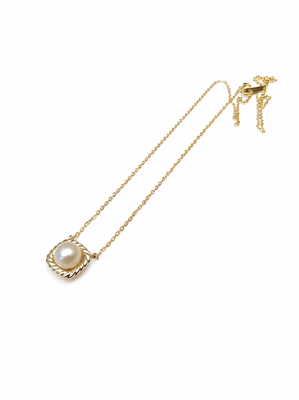 Pearl pendant necklace with gold-tone rope frame chain 3