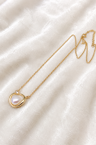 Pearl pendant necklace with gold-tone heart frame and crystal