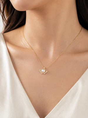 Pearl pendant necklace with ginkgo leaf design, gold chain 2