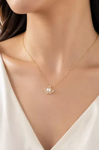 Pearl pendant necklace with ginkgo leaf design, gold chain