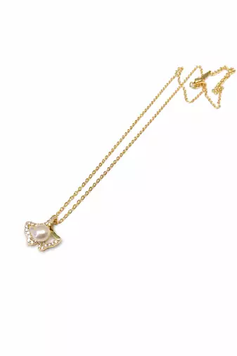 Pearl pendant necklace with ginkgo leaf design, gold chain