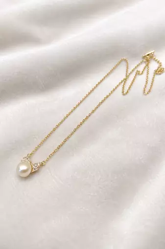 Pearl pendant necklace with crystal accents, gold chain