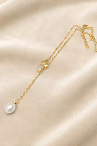 Gold-plated lariat necklace with freshwater pearl pendant