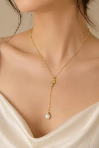 Gold-plated lariat necklace with freshwater pearl pendant