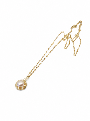 Pearl pendant necklace with gold-tone milgrain bezel setting 3