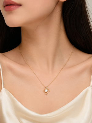 Pearl flower pendant necklace with gold-tone chain 2