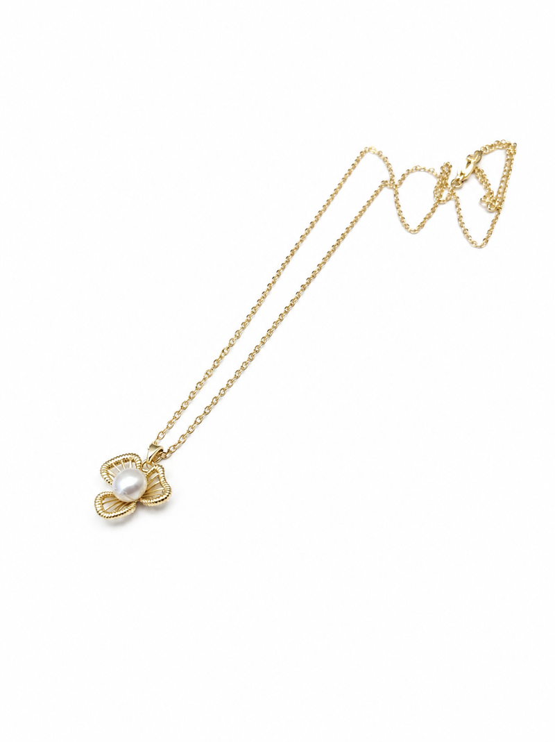 Pearl flower pendant necklace with gold-tone chain