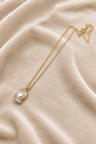 Pearl pendant necklace with crystal accents, gold-tone chain