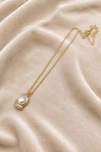Pearl pendant necklace with crystal accents, gold-tone chain