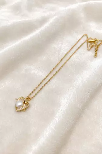 Pearl heart pendant necklace with crystal accents, gold-tone