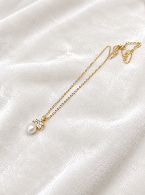 Pearl pendant necklace with crystal accent, gold-tone chain 1