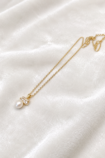 Pearl pendant necklace with crystal accent, gold-tone chain