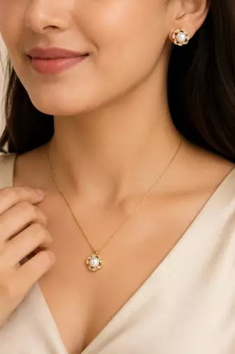 Pearl & crystal flower pendant necklace and stud earrings set