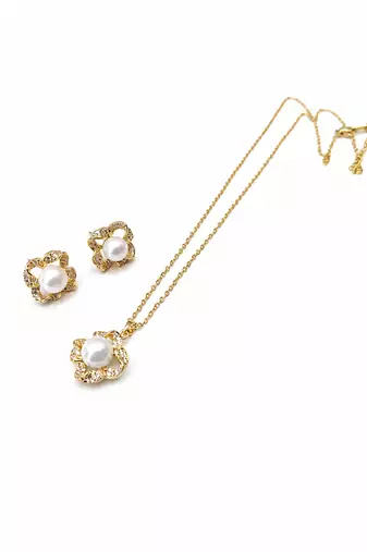 Pearl & crystal flower pendant necklace and stud earrings set