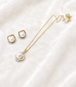 Pearl pendant necklace and stud earrings jewellery set