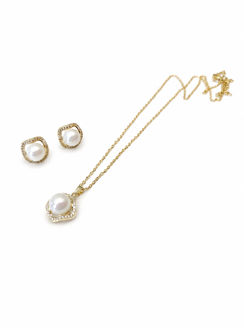 Pearl pendant necklace and stud earrings jewellery set