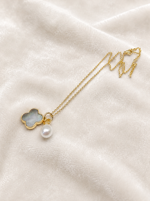Mother of pearl clover and freshwater pearl pendant necklace 1