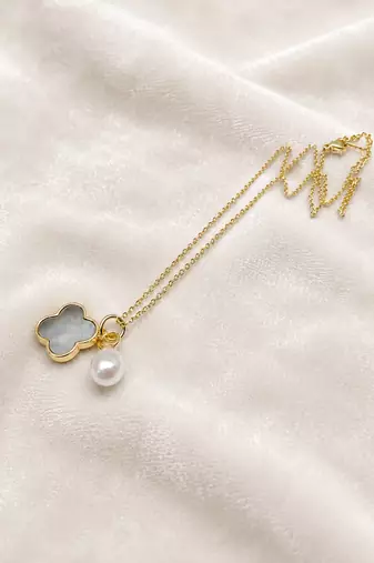 Mother of pearl clover and freshwater pearl pendant necklace