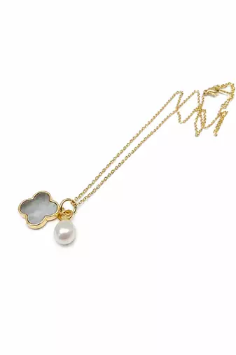 Mother of pearl clover and freshwater pearl pendant necklace