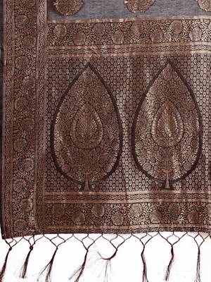 Black cotton silk blend saree with gold zari buti 4
