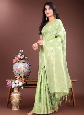 Light green cotton silk blend woven saree with zari work 3