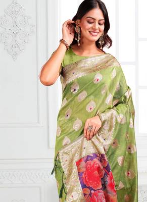 Light green woven linen silk blend saree with floral print pallu 4