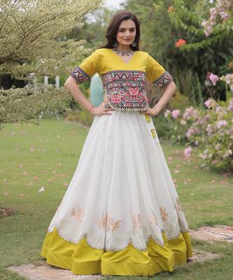 Parrot and White Roman Kutchi Gamthi Work Blouse With Gota & Mirror Work Flared Lehenga 4