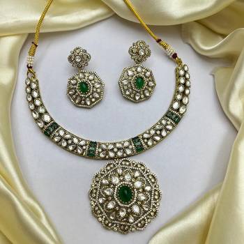 Emerald Green Kundan Choker Necklace Set, Gold Plated Bridal Jewelry 2