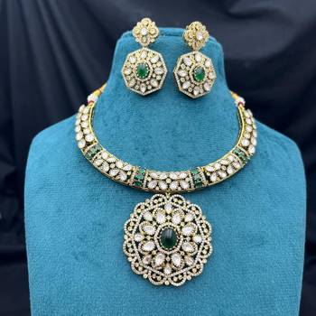Emerald Green Kundan Choker Necklace Set, Gold Plated Bridal Jewelry 3