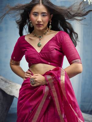 Rani pink pure munga silk blend handloom saree with organza pallu 2