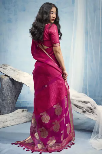 Rani pink pure munga silk blend handloom saree with organza pallu