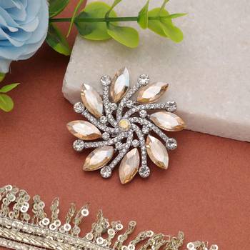 Light yellow color floral design brooch trendy style 2