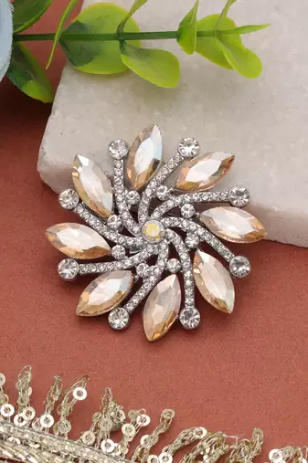 Light yellow color floral design brooch trendy style