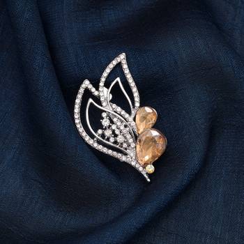 Light yellow color leaf design brooch elegant style 2