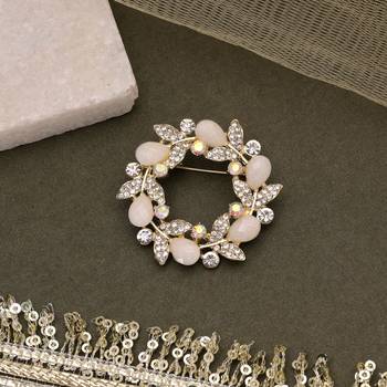 White color leaf design brooch elegant finish 1