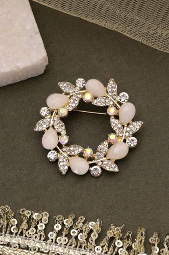 White color leaf design brooch elegant finish
