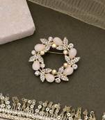 White color leaf design brooch elegant finish