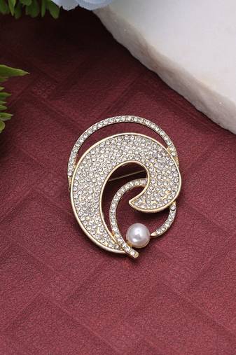 White color floral design brooch classic fashion
