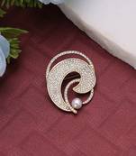 White color floral design brooch classic fashion