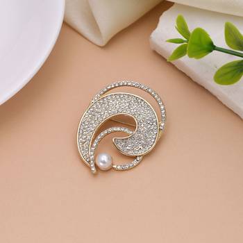 White color floral design brooch classic fashion 2