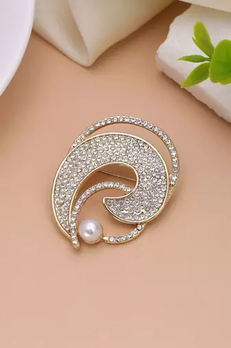 White color floral design brooch classic fashion