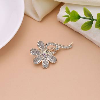 White color floral design brooch premium finish 2